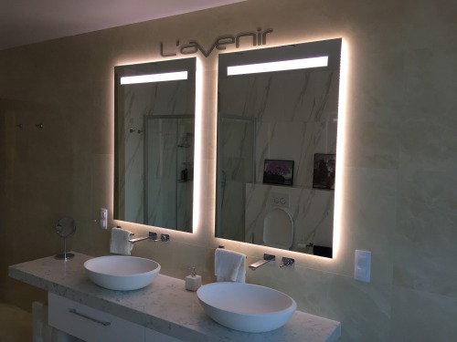 Как подключить зеркало с подсветкой в ванной? - Статьи на официальном сайте Unilever